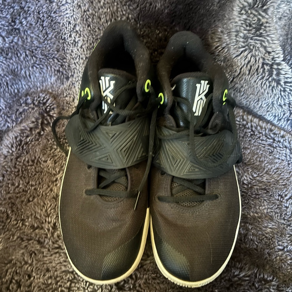 Nike kyrie flytraps Black and Neon Green